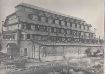 Здание нового Гутто завода им.3-КДО г.М.Вишера, построено 1928 год