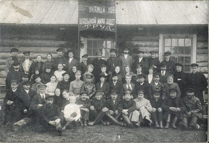1920. Рабочие и техники кожевенного завода на Коровьей горе